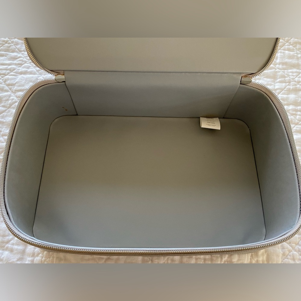 Tonic Makeup Case - Picture 11 of 12